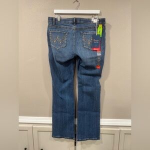 NWT Wrangler Shiloh Jeans